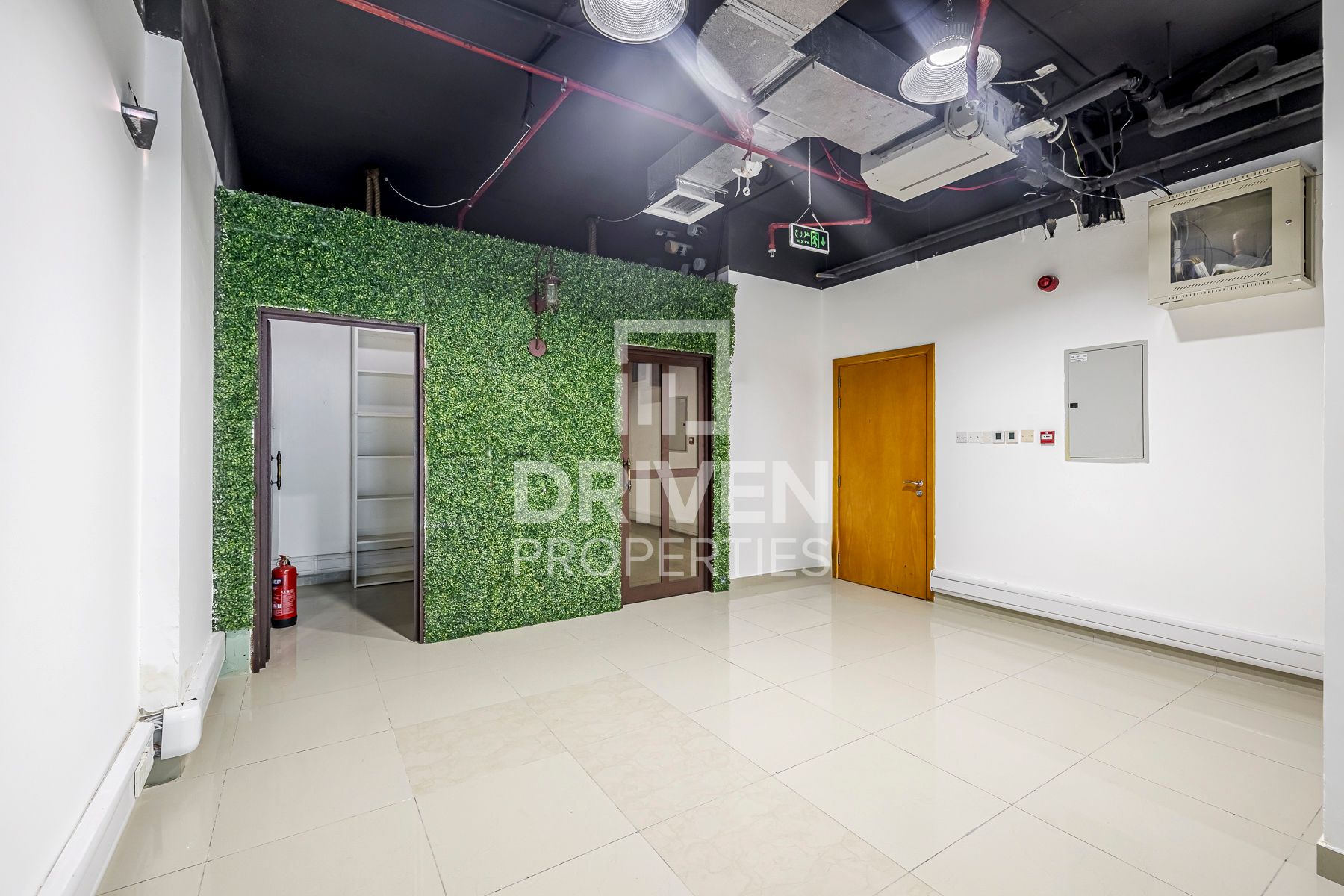 Fully Fitted Convenient Location Vacant