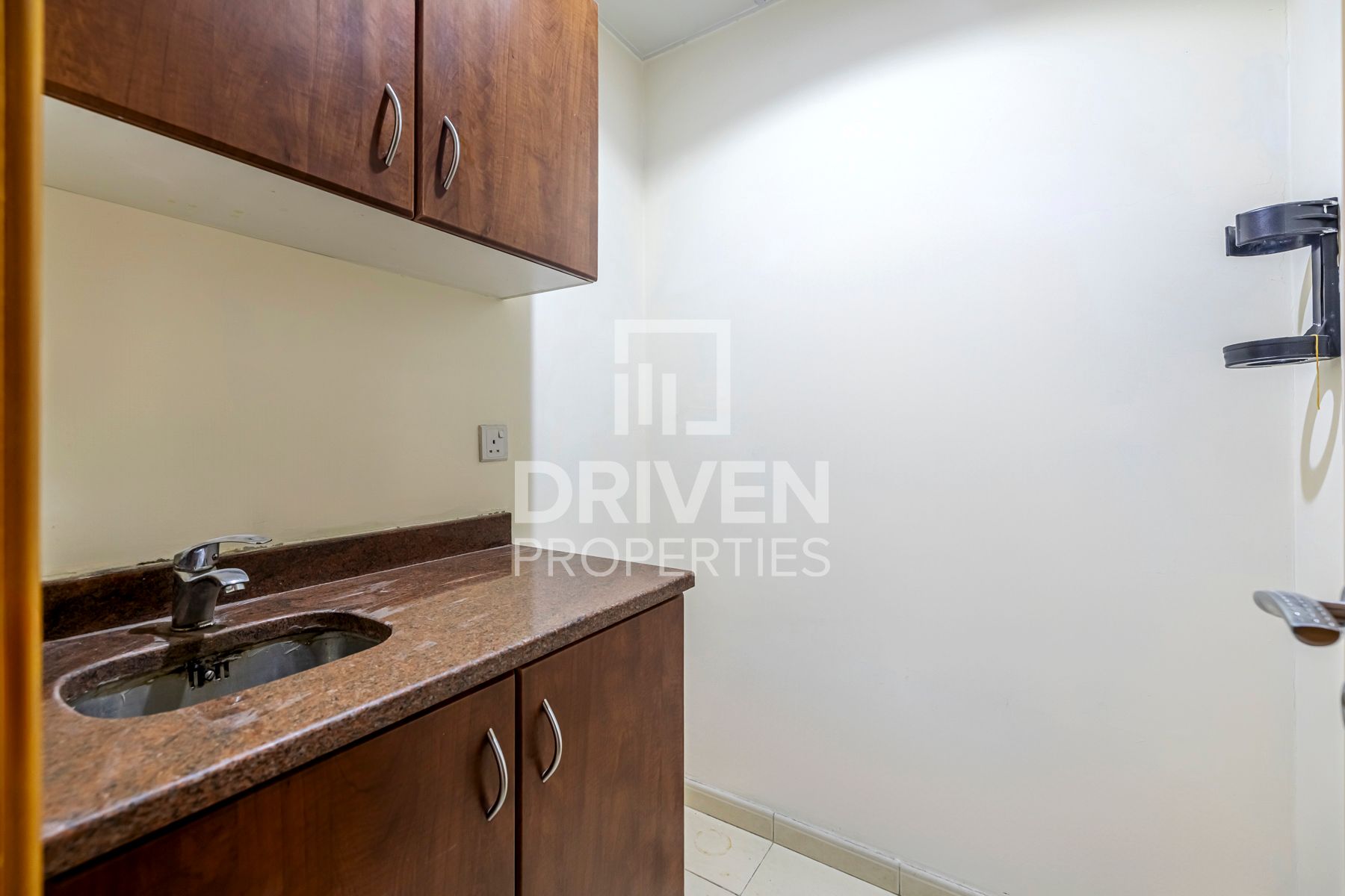 Vacant Fully Fitted Easy Accessibility