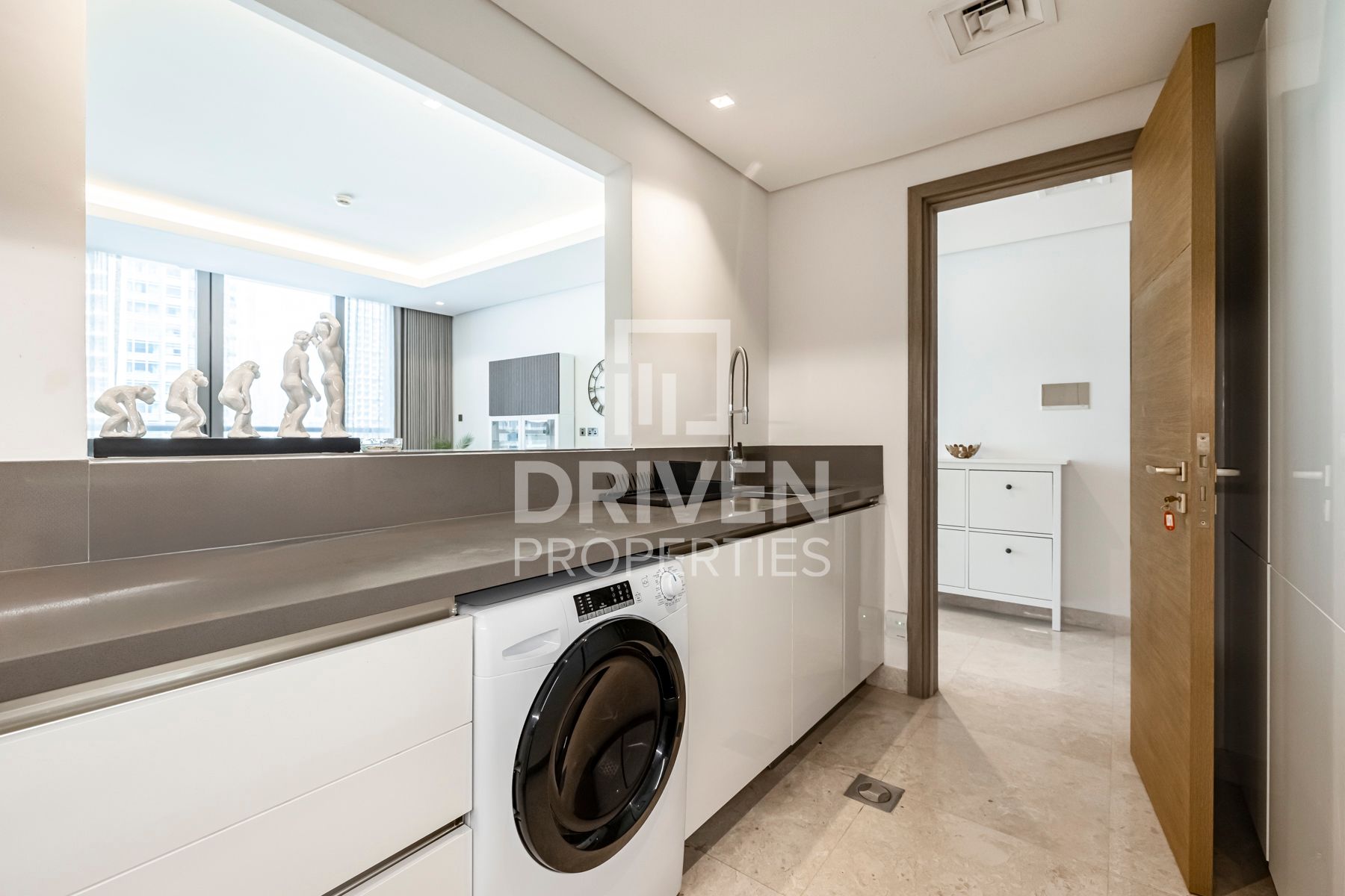 Upgraded Unit and Furnished Prime Location