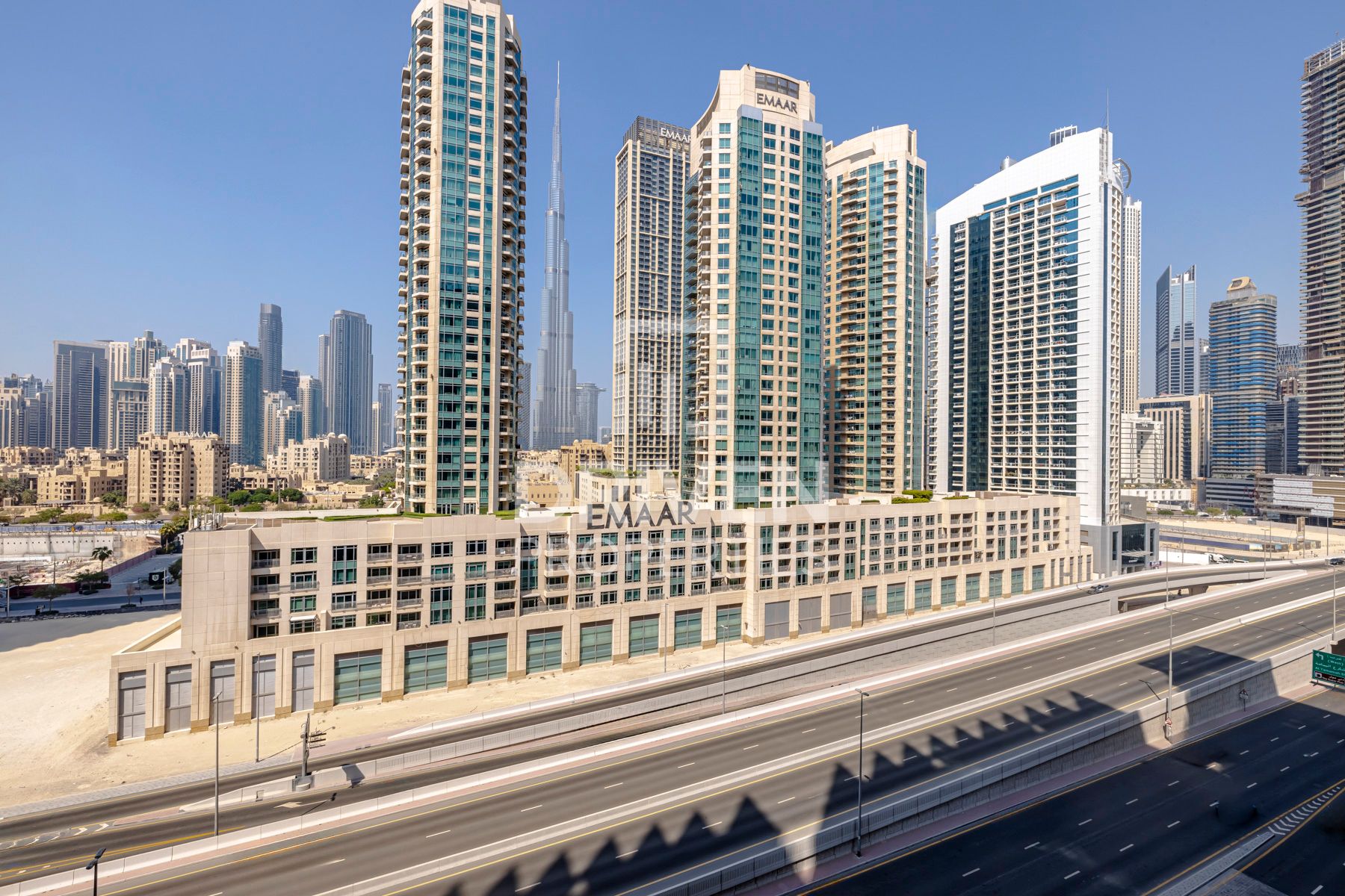 Upgraded Unit and Furnished Prime Location