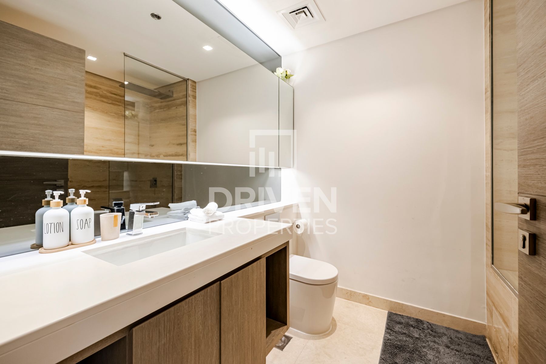 Upgraded Unit and Furnished Prime Location