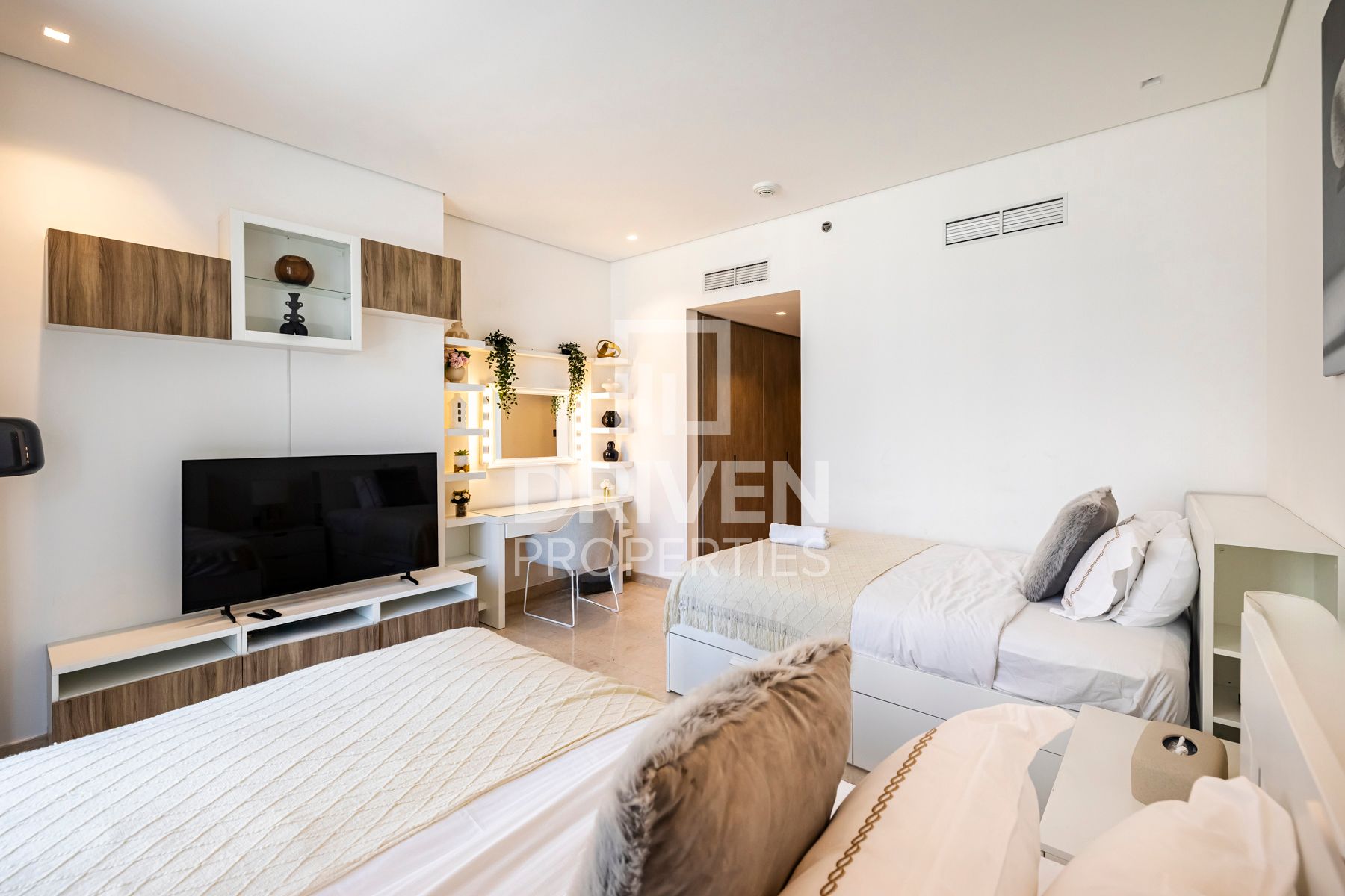 Upgraded Unit and Furnished Prime Location