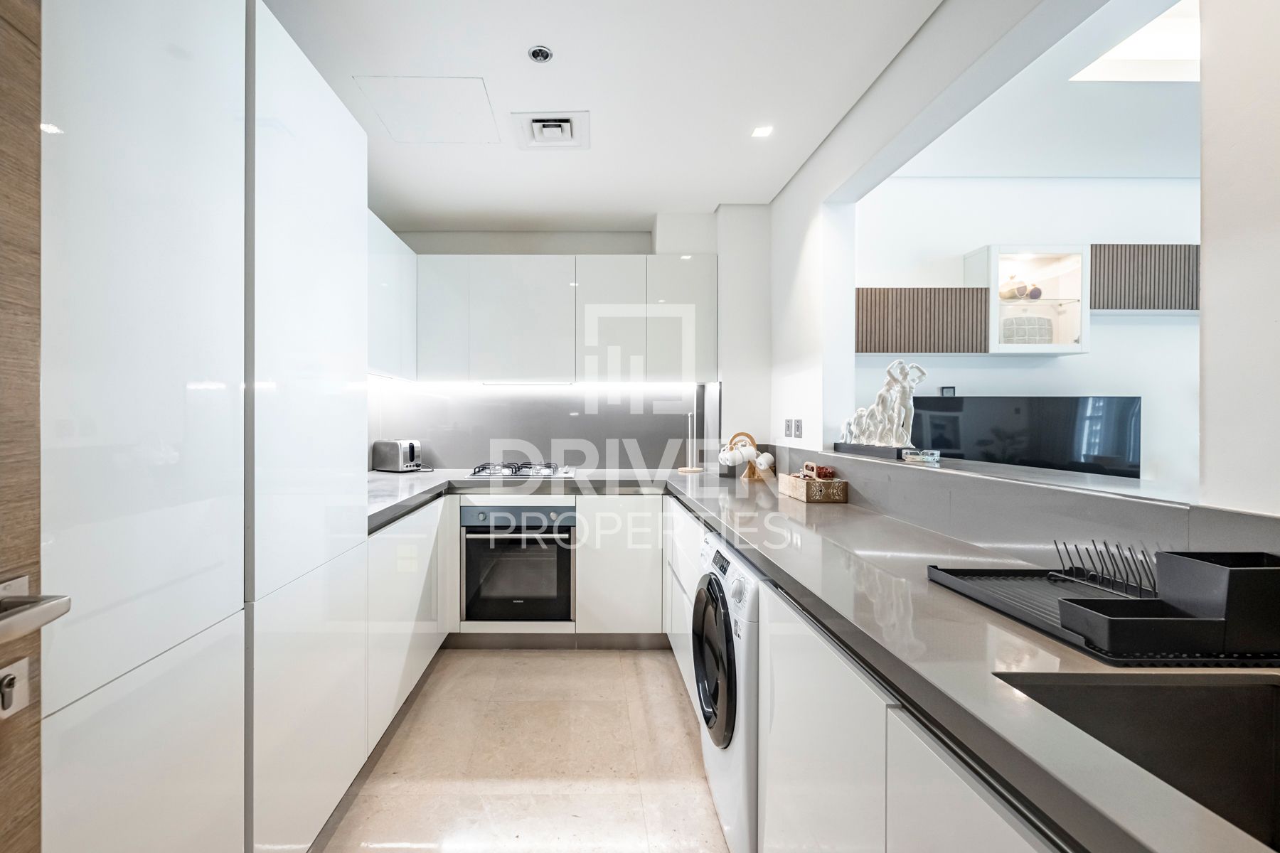 Upgraded Unit and Furnished Prime Location