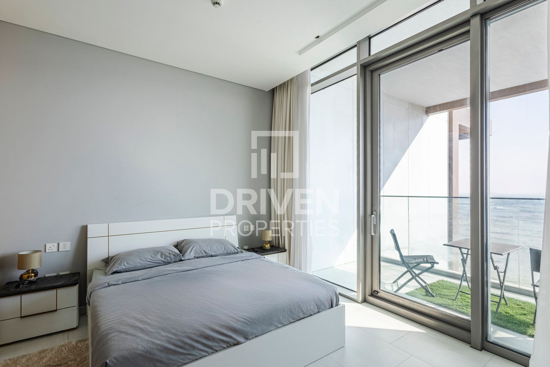 Furnished Unit Ready to move in 4 Cheques