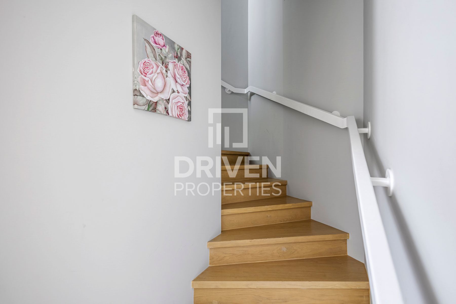 Furnished Unit Ready to move in 4 Cheques