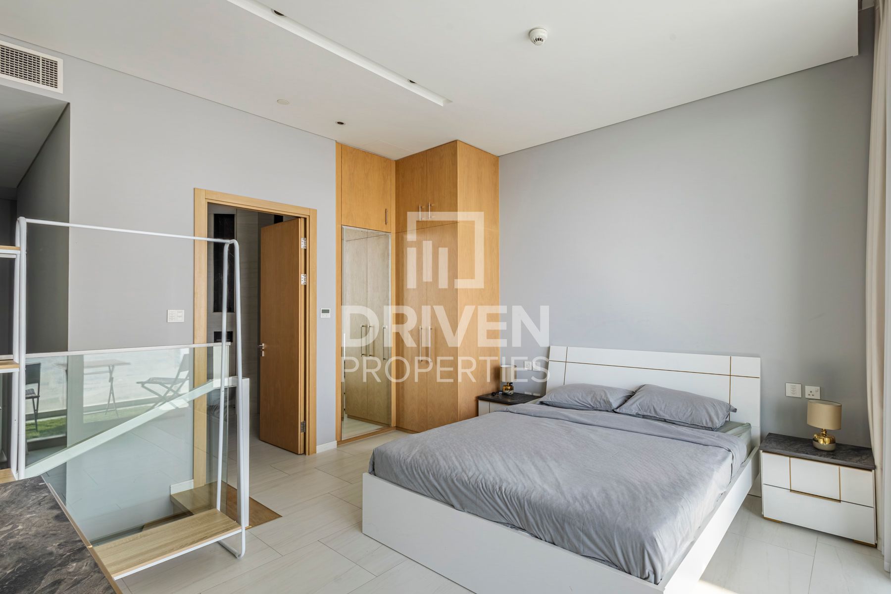 Furnished Unit Ready to move in 4 Cheques