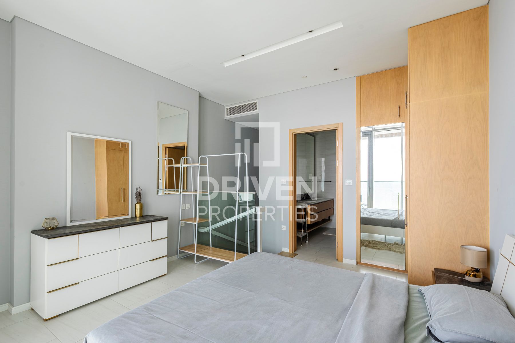 Furnished Unit Ready to move in 4 Cheques