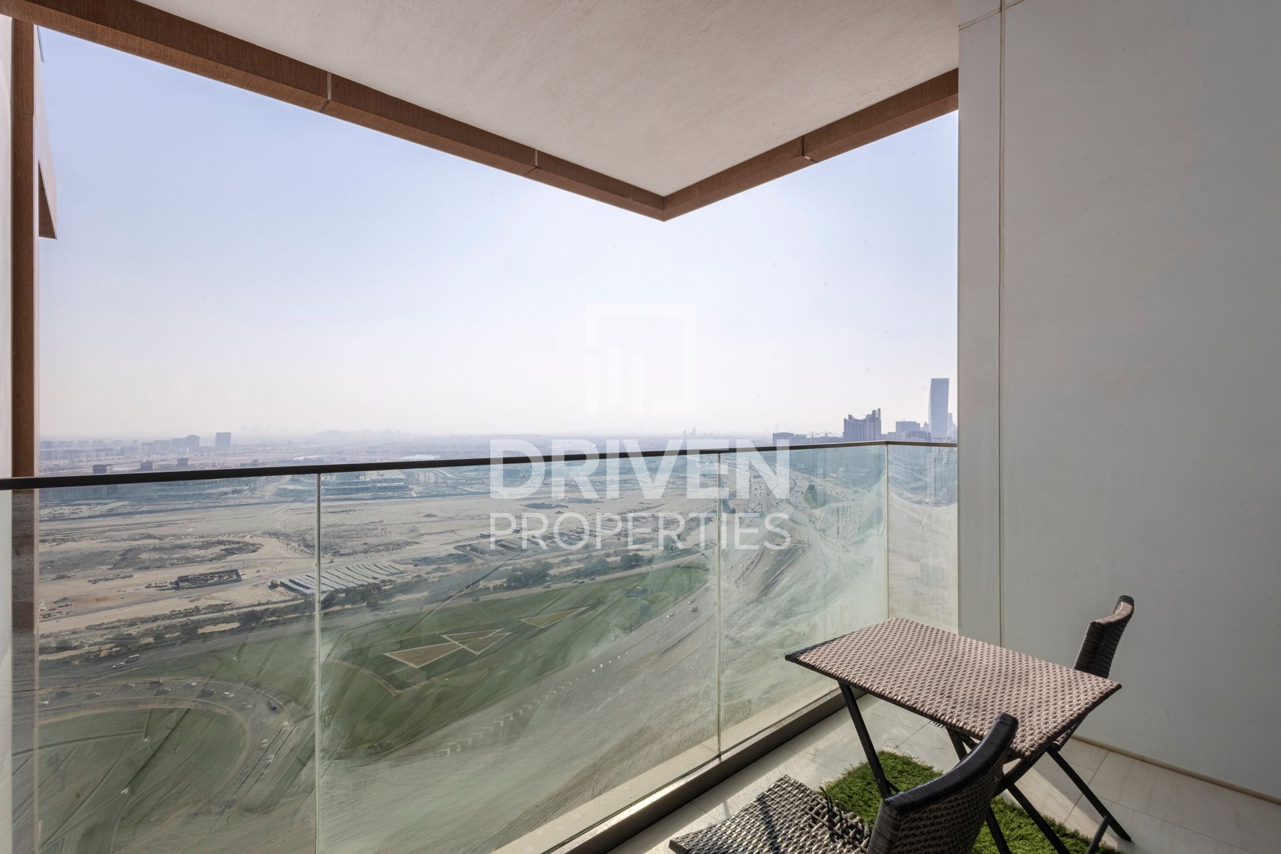 Furnished Unit Ready to move in 4 Cheques