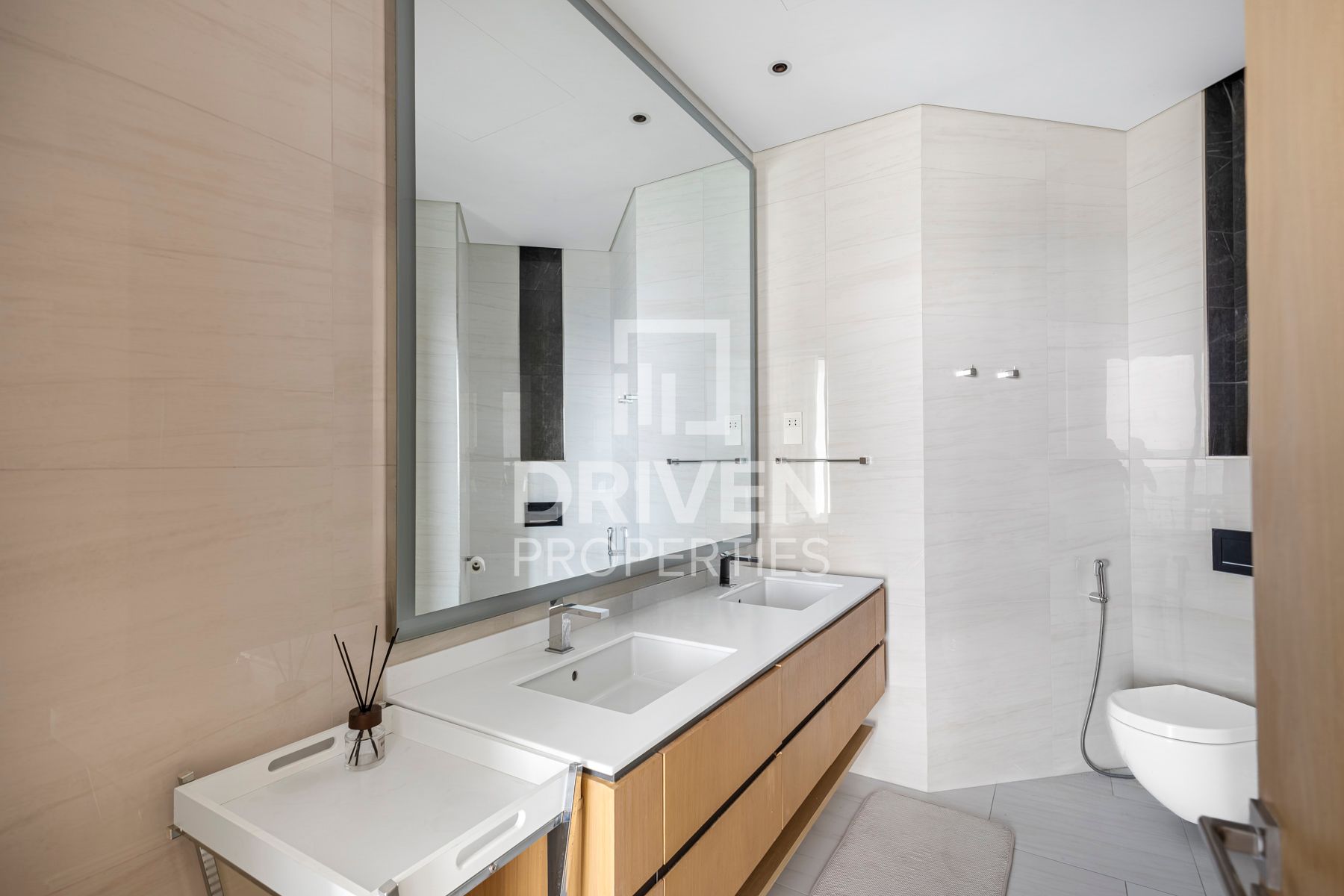 Furnished Unit Ready to move in 4 Cheques