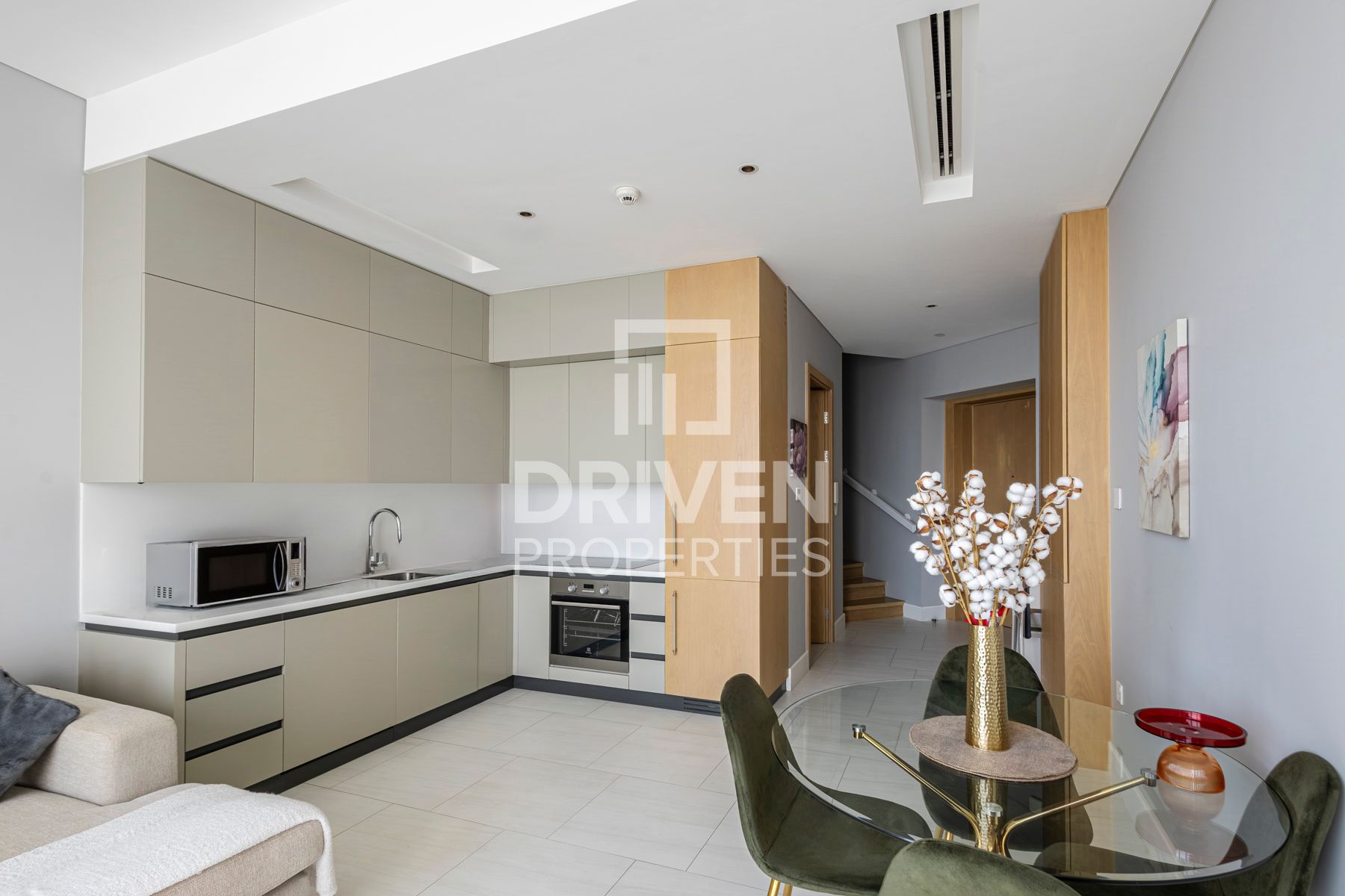 Furnished Unit Ready to move in 4 Cheques