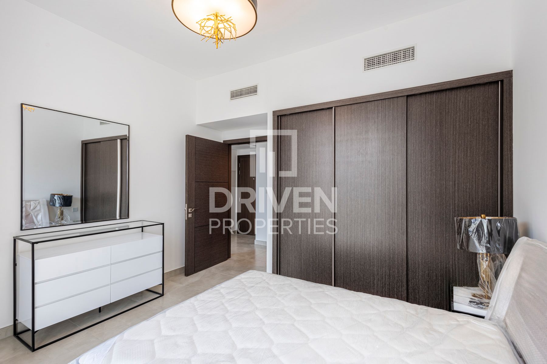 Furnished Unit High Floor Ready to move in