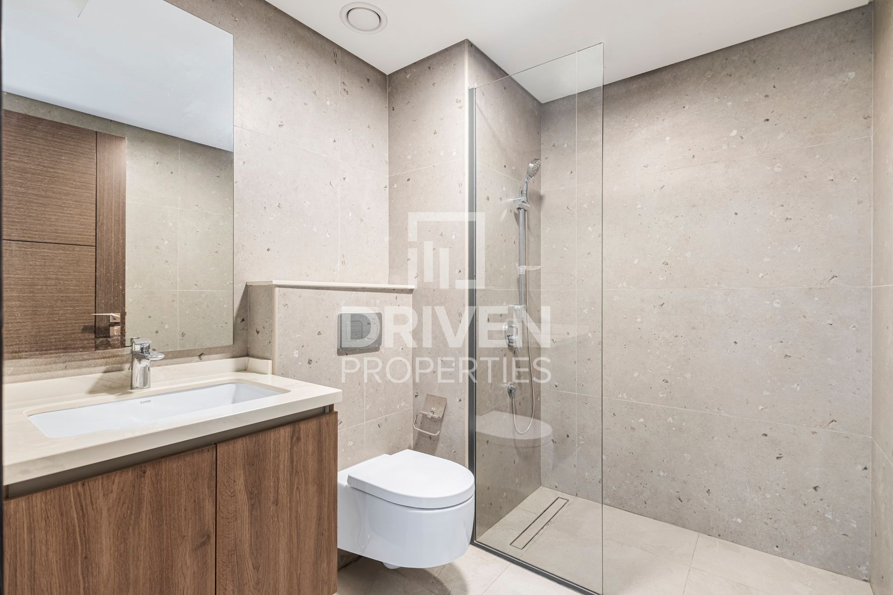 Furnished Unit High Floor Ready to move in