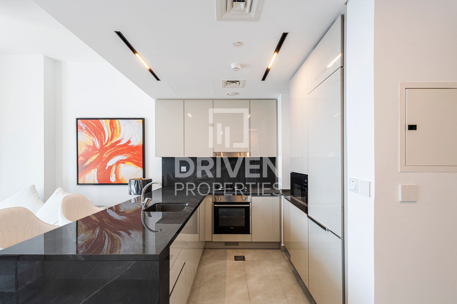 Furnished Unit High Floor Ready to move in