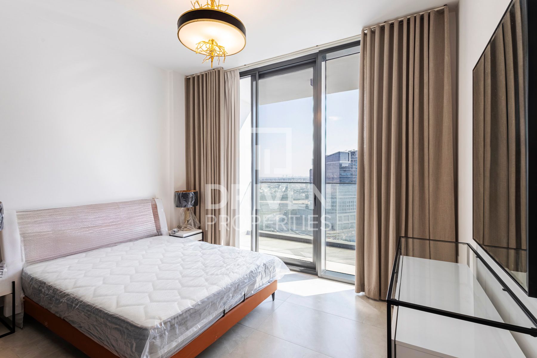 Furnished Unit High Floor Ready to move in