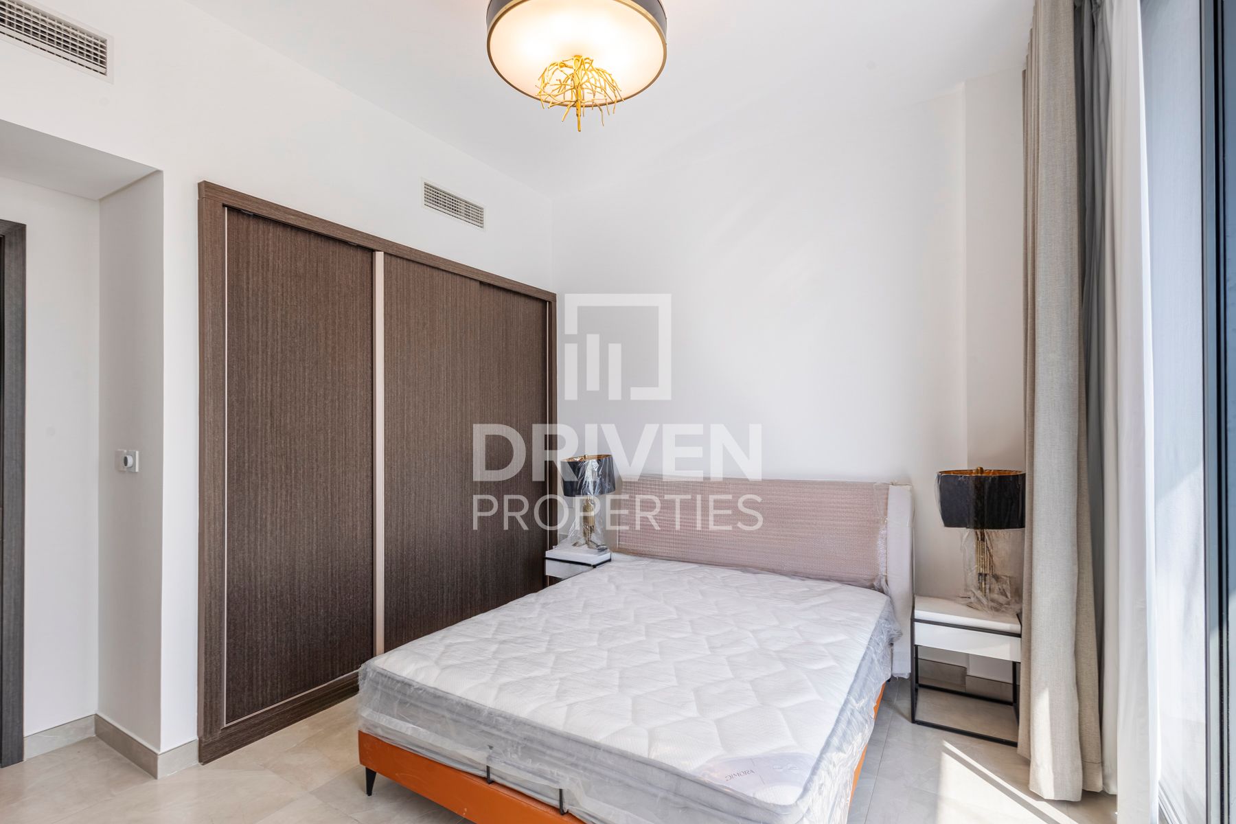 Furnished Unit High Floor Ready to move in