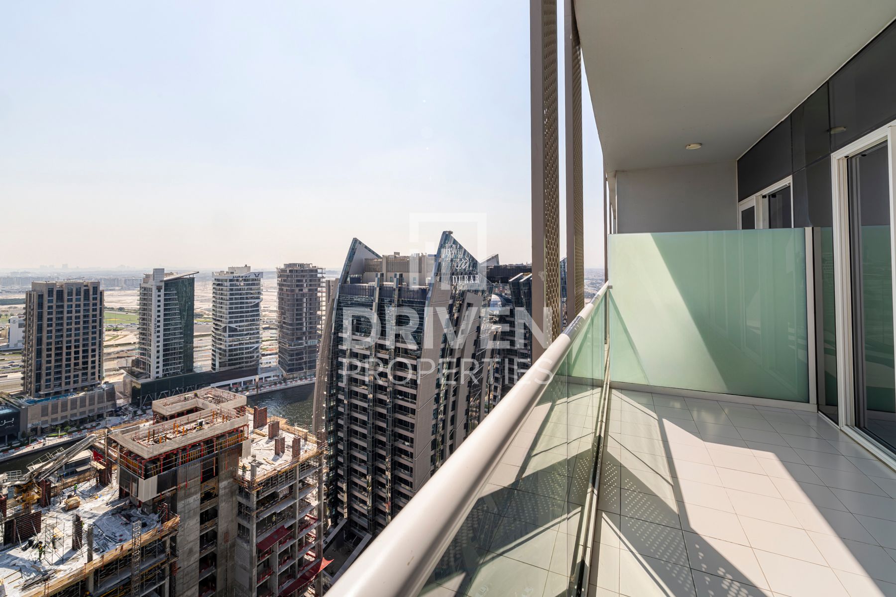 Prime Location Elegant Unit Modern Layout