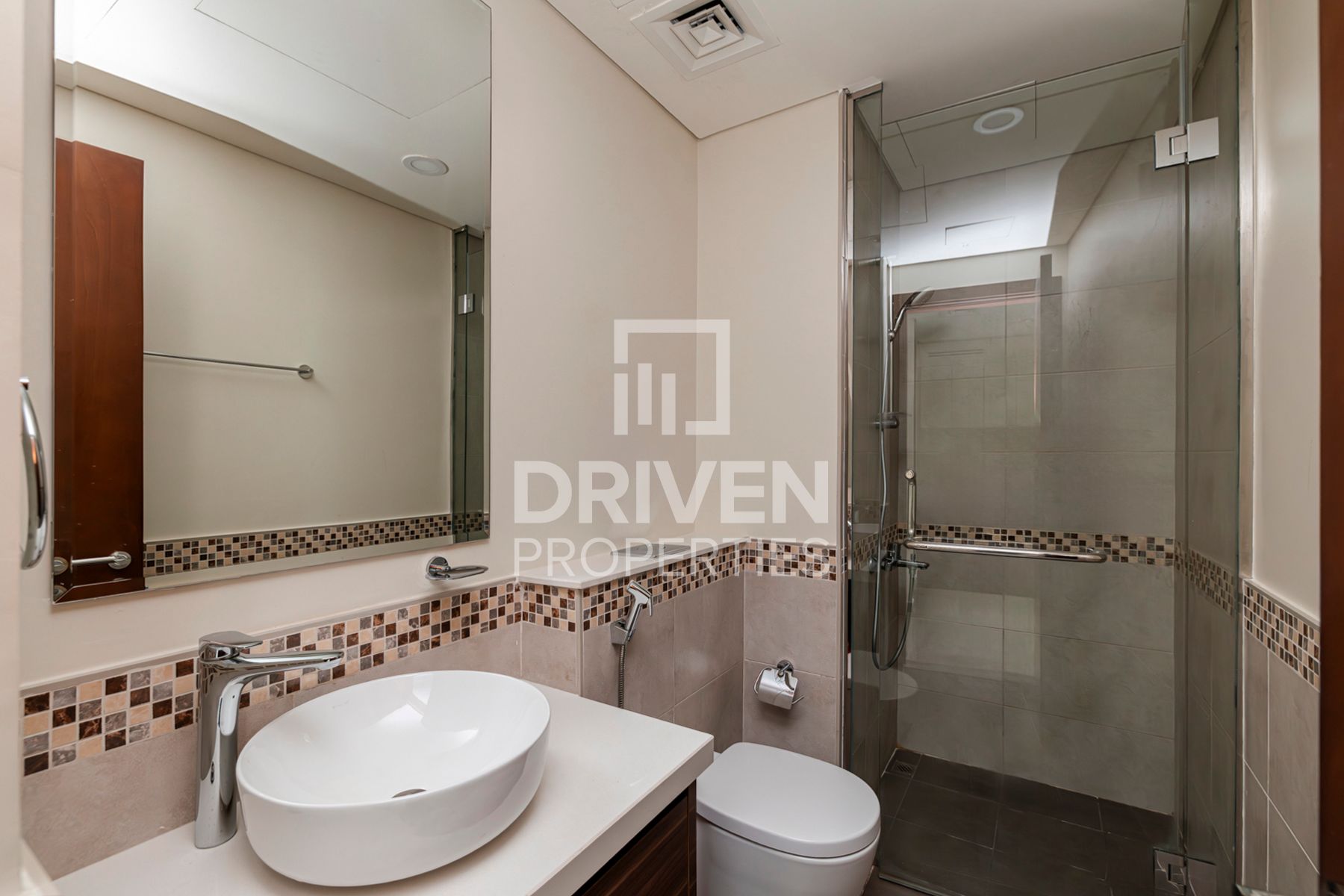 Prime Location Elegant Unit Modern Layout