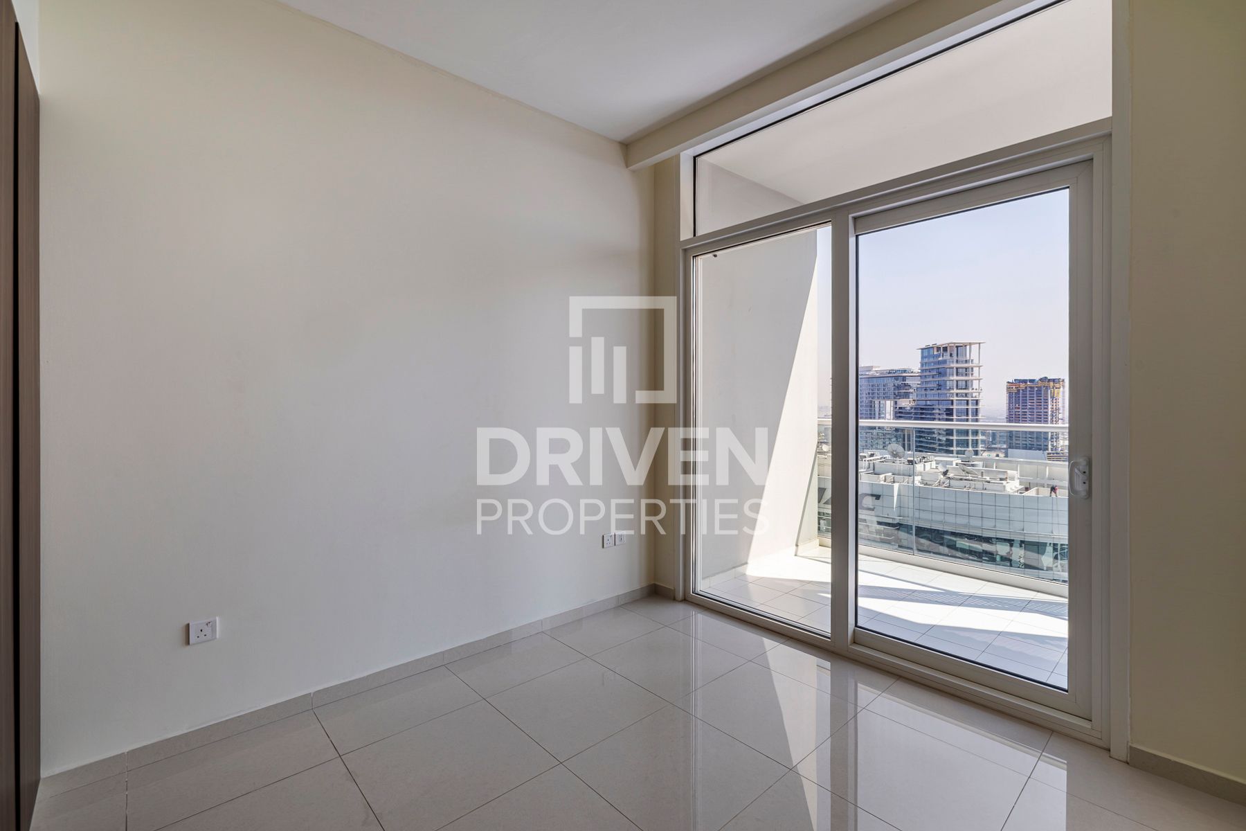 Prime Location Elegant Unit Modern Layout