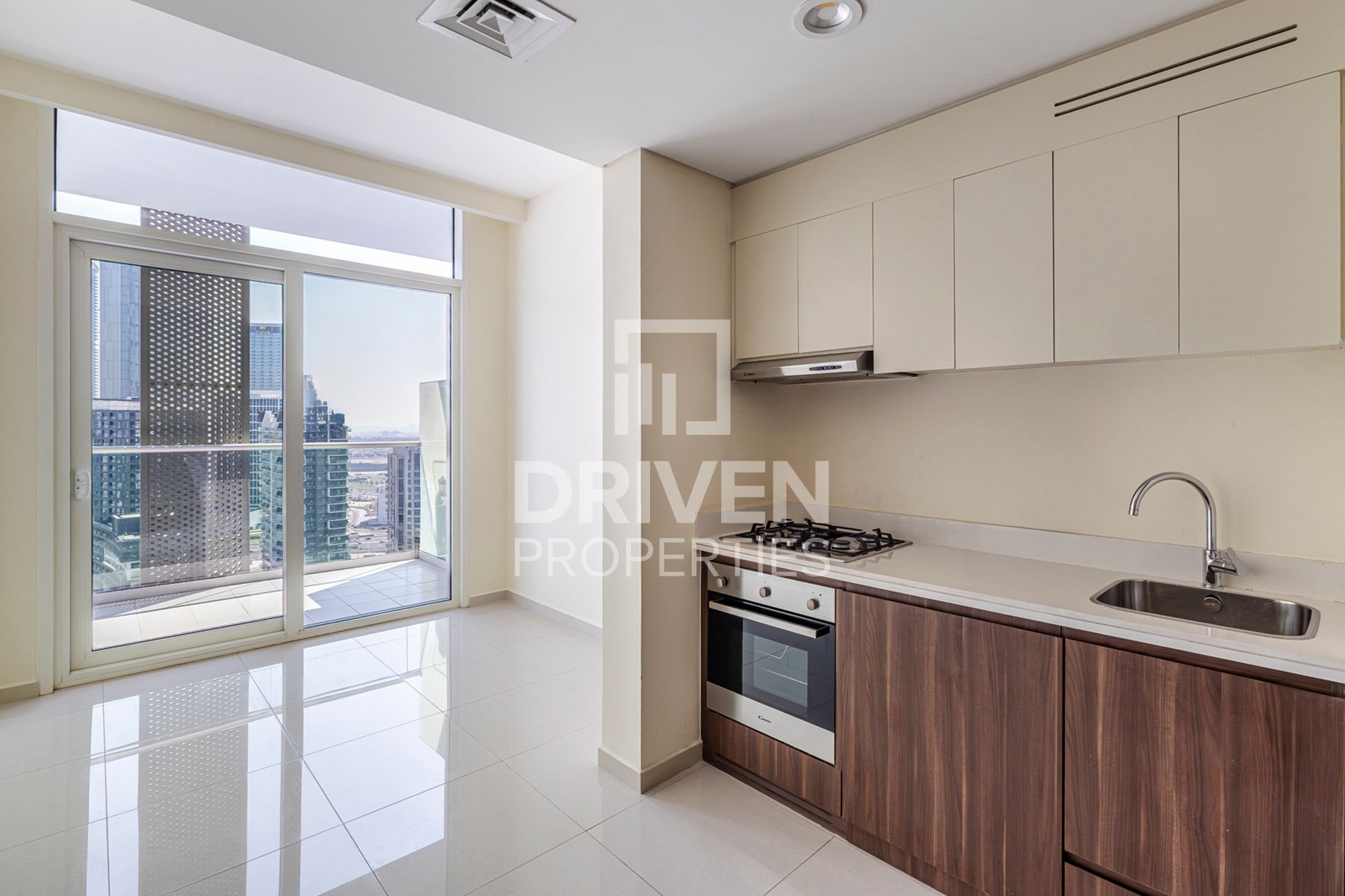 Prime Location Elegant Unit Modern Layout