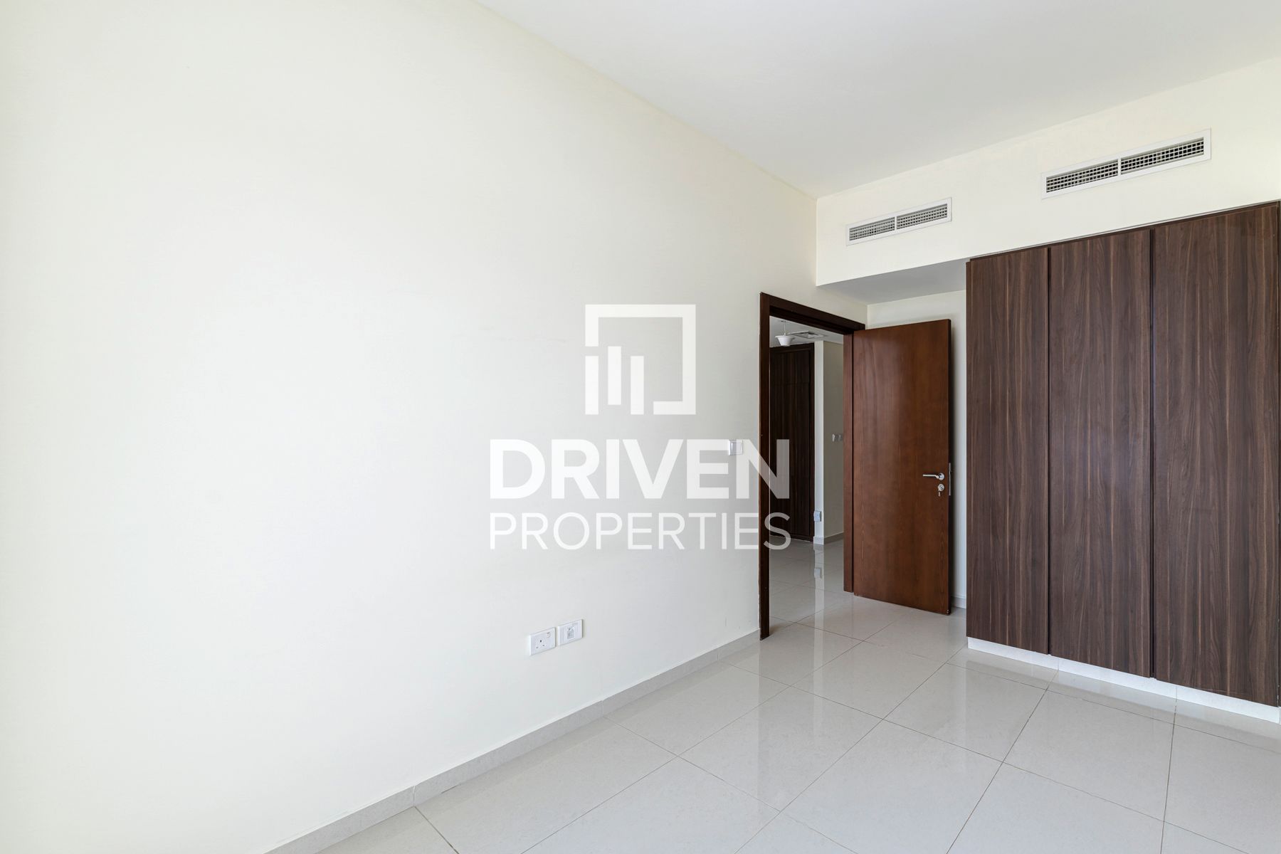 Prime Location Elegant Unit Modern Layout