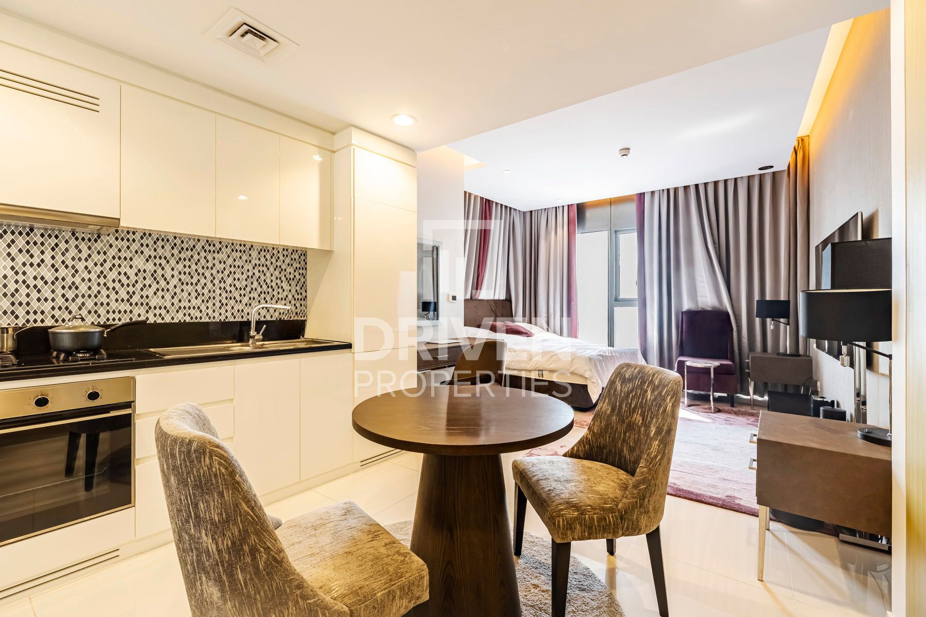 High Floor Vacant Apartment Prime Location