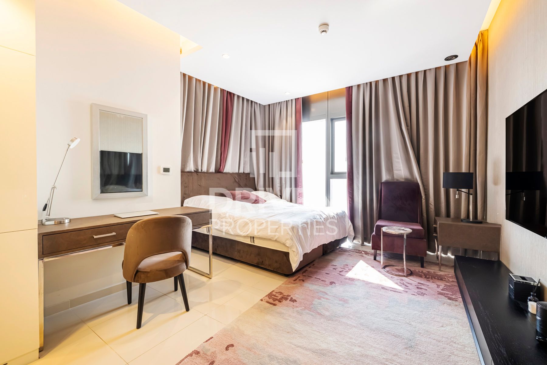 High Floor Vacant Apartment Prime Location