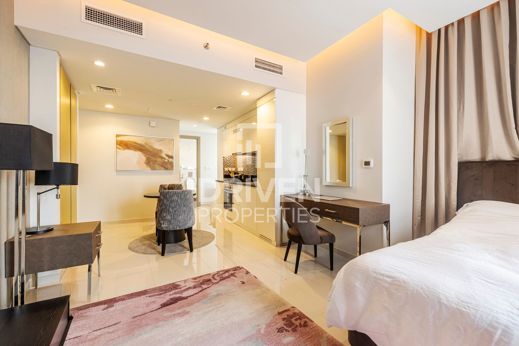 High Floor Vacant Apartment Prime Location