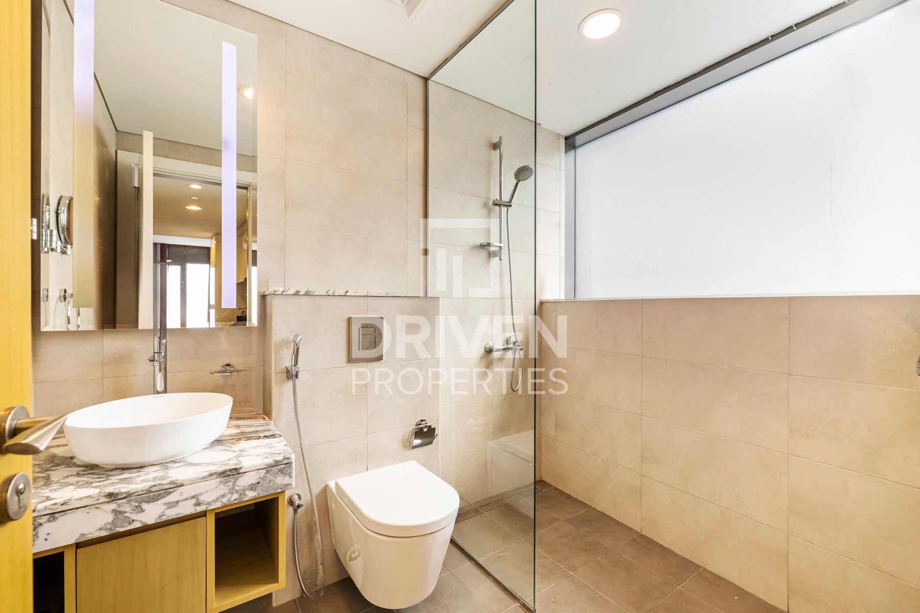 High Floor Vacant Apartment Prime Location