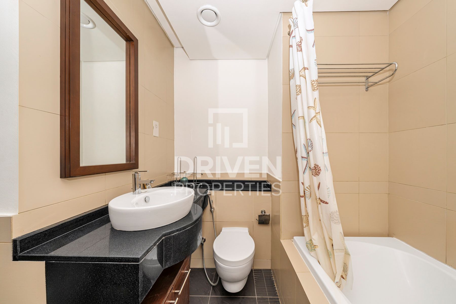 Bright and Modern Unit Great Layout Mid Floor