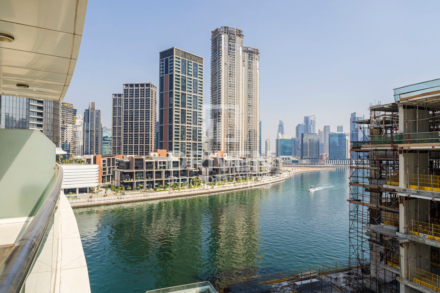 Bright and Modern Unit Great Layout Mid Floor