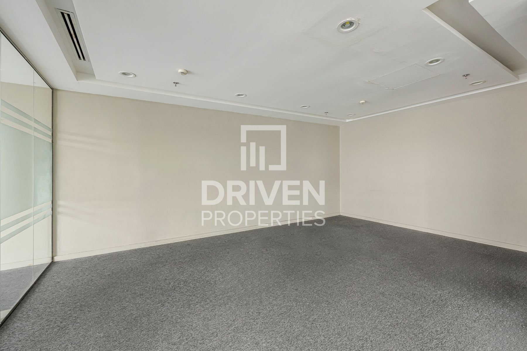 Fully Fitted Office Close to Metro Vacant