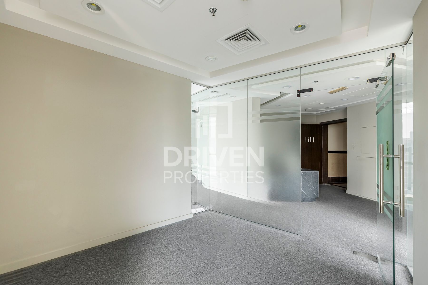 Fully Fitted Office Close to Metro Vacant