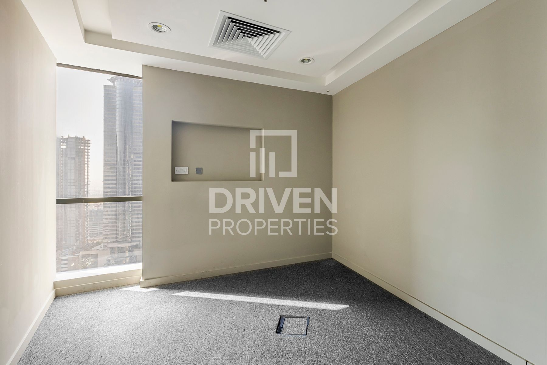 Fully Fitted Office Close to Metro Vacant