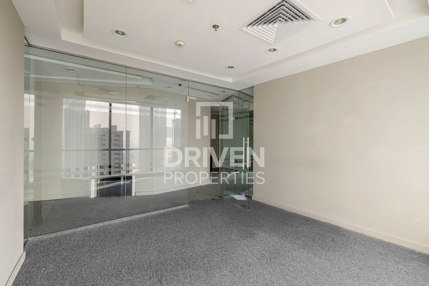 Fully Fitted Office Close to Metro Vacant