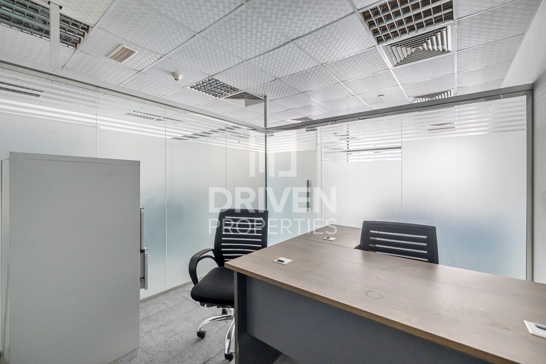 Fully Fitted Close to Metro Ready to move in