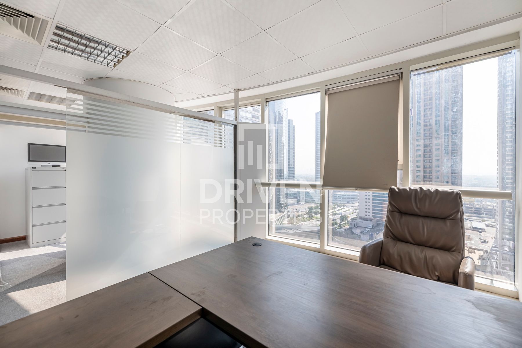 Fully Fitted Close to Metro Ready to move in