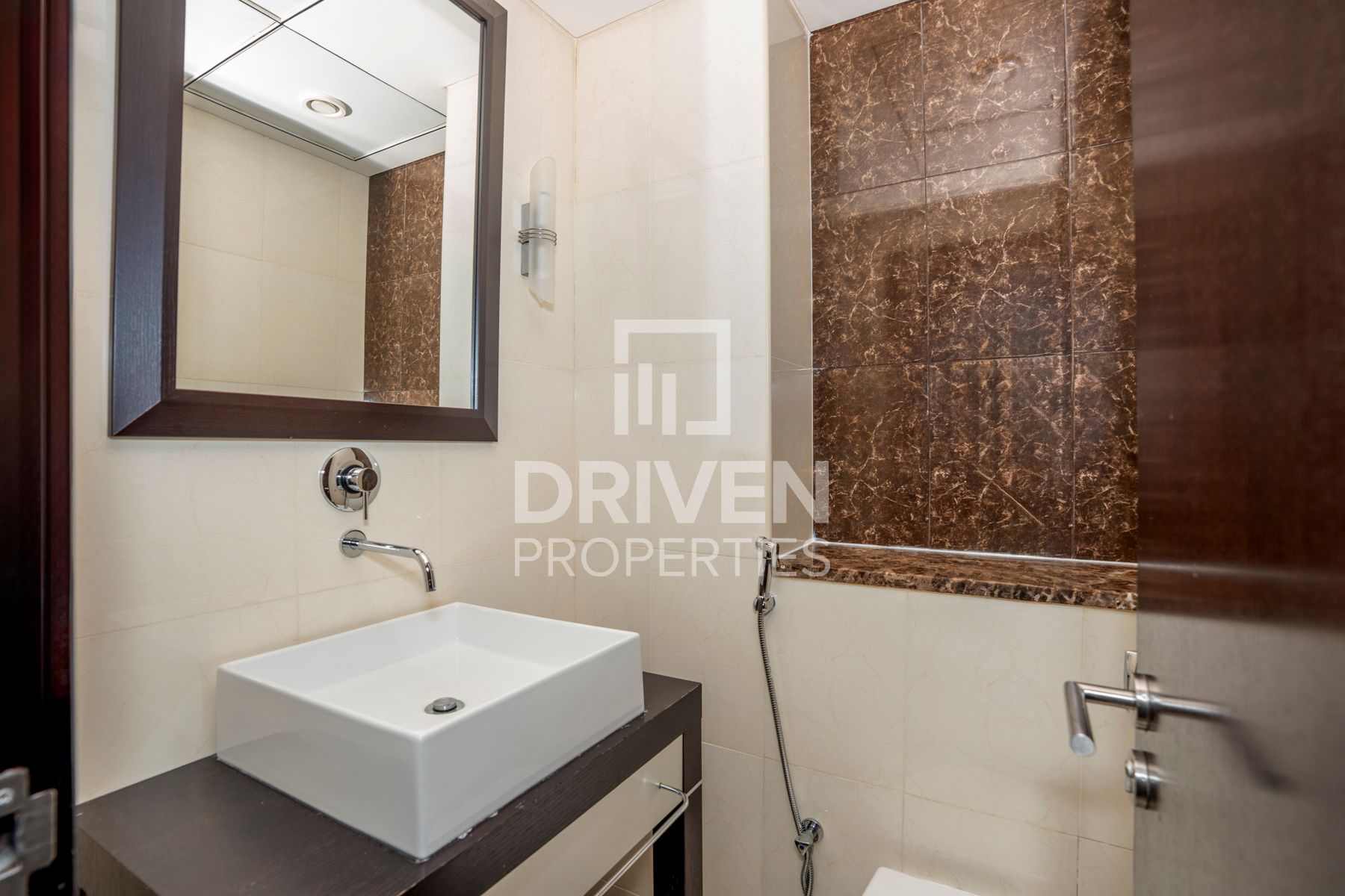 Ready to Move in Near to Metro Elegant Unit