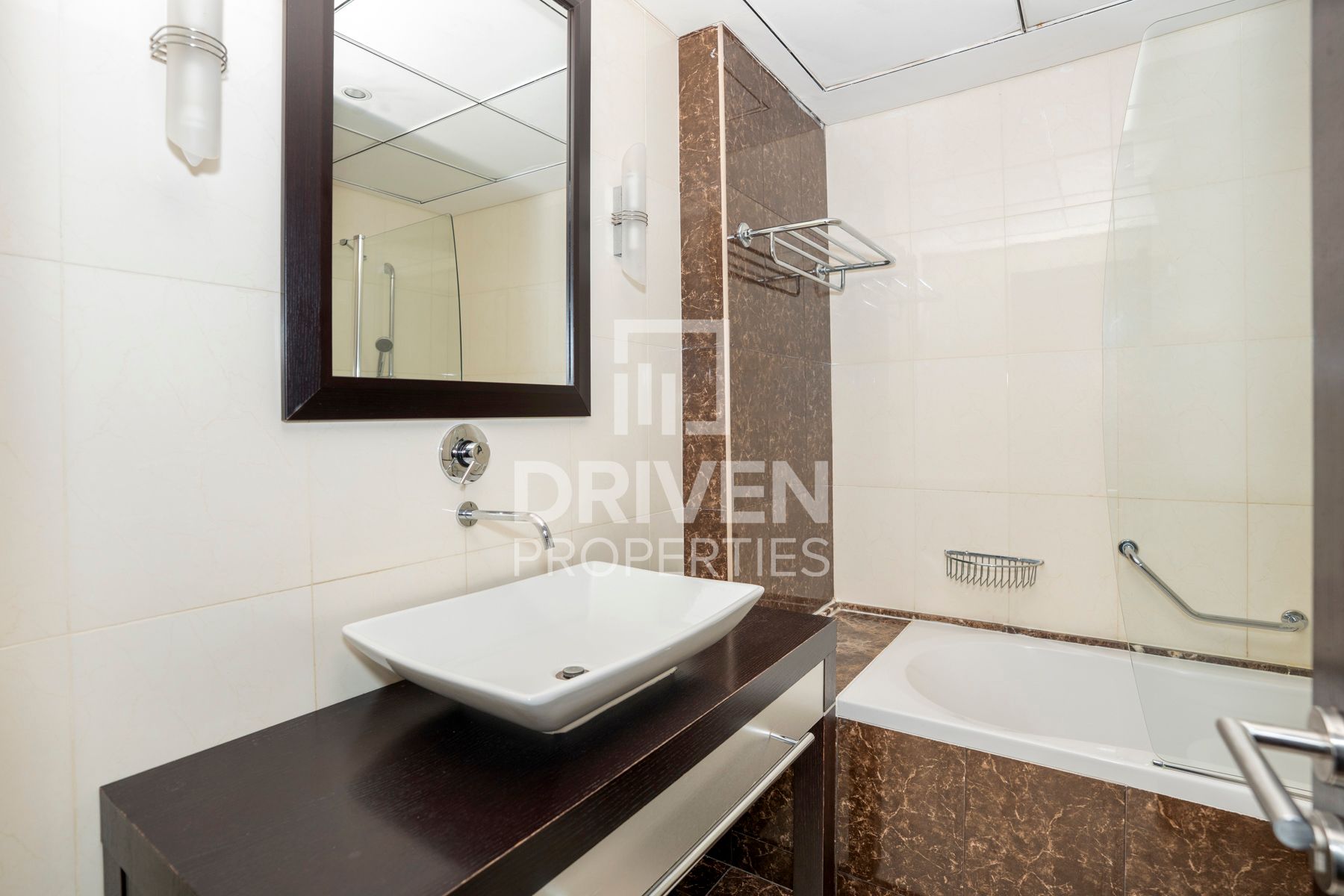 Ready to Move in Near to Metro Elegant Unit