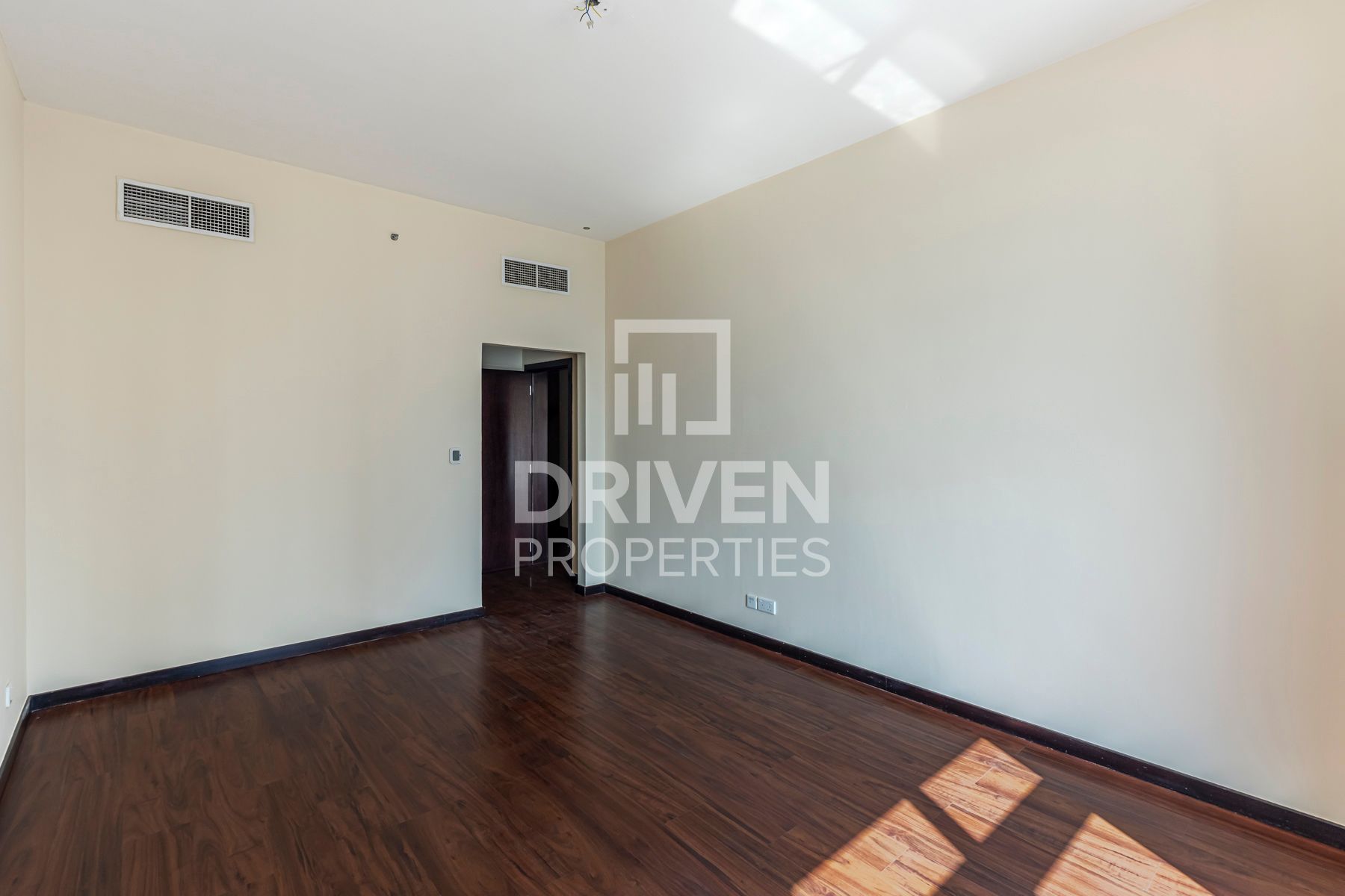 Ready to Move in Near to Metro Elegant Unit