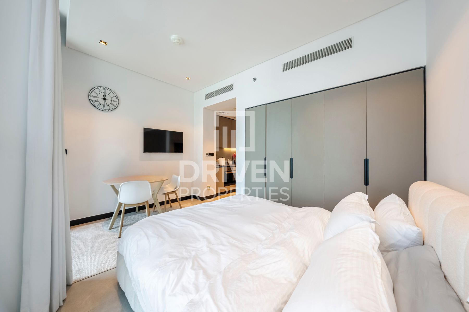 Ready to Move in Unique Layout Modern Unit