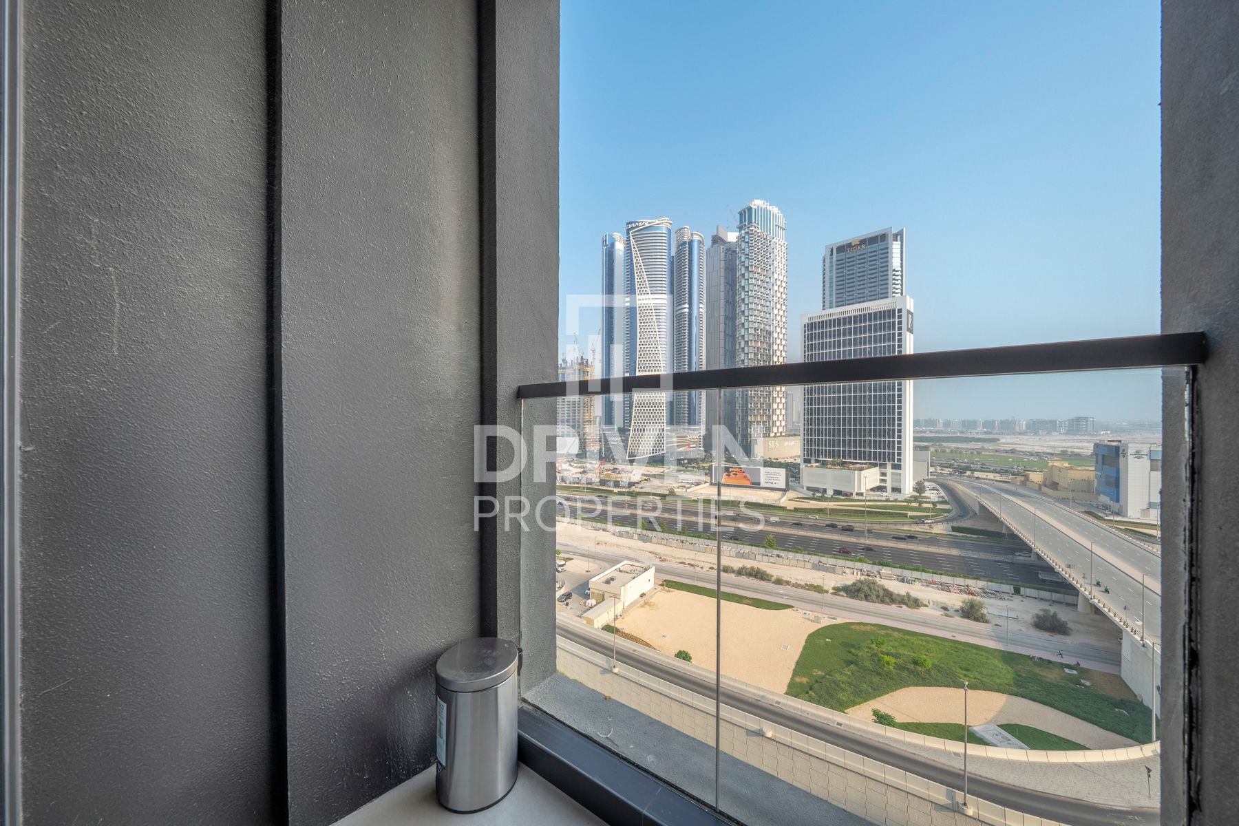 Ready to Move in Unique Layout Modern Unit