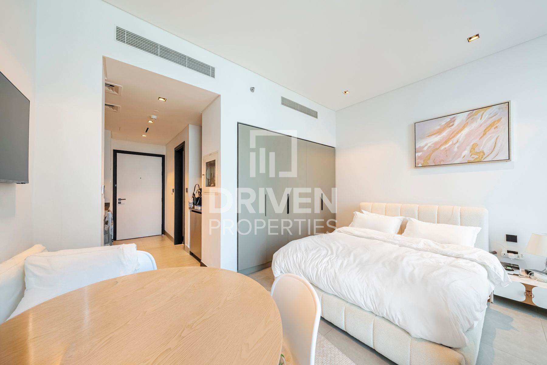 Ready to Move in Unique Layout Modern Unit