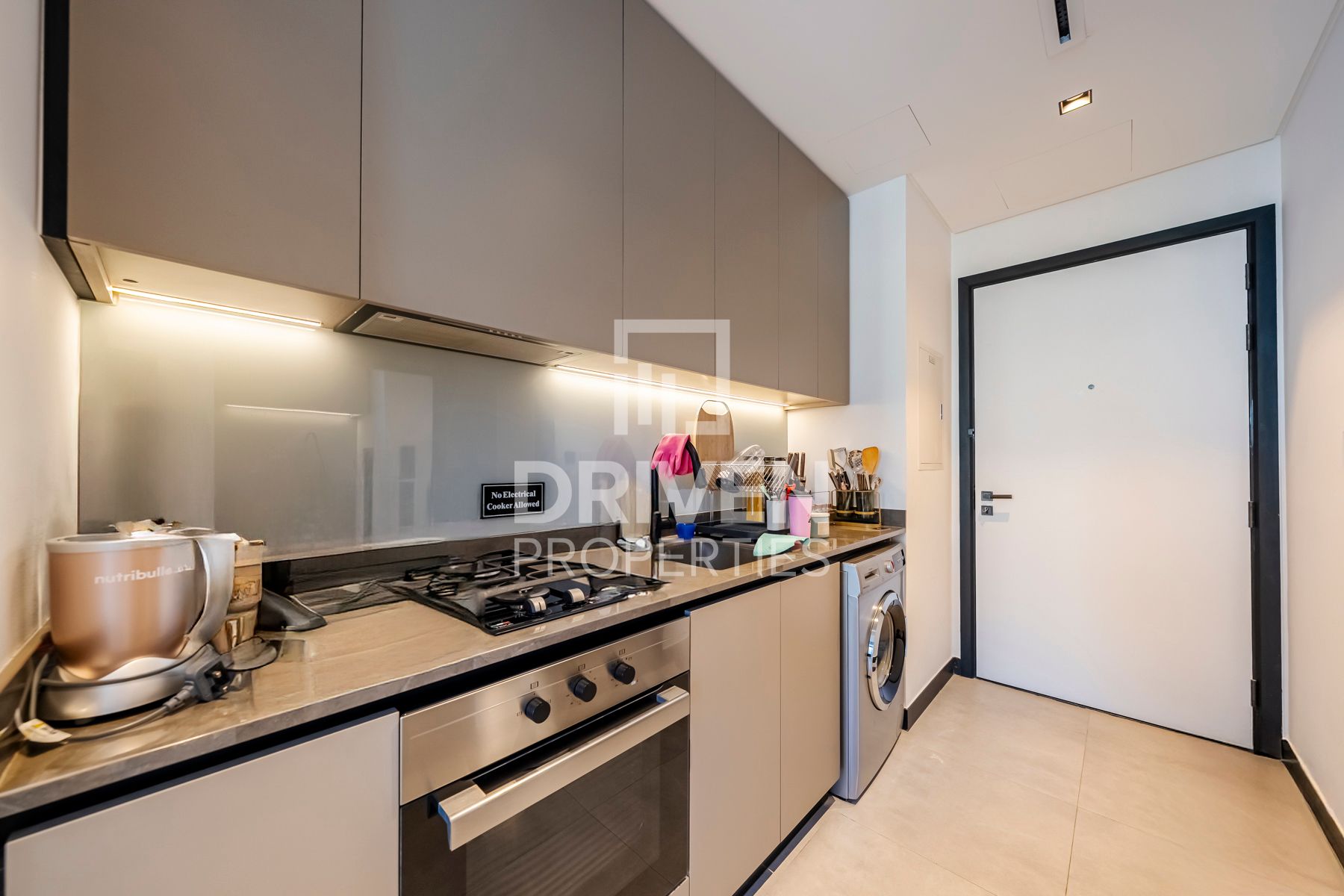 Ready to Move in Unique Layout Modern Unit