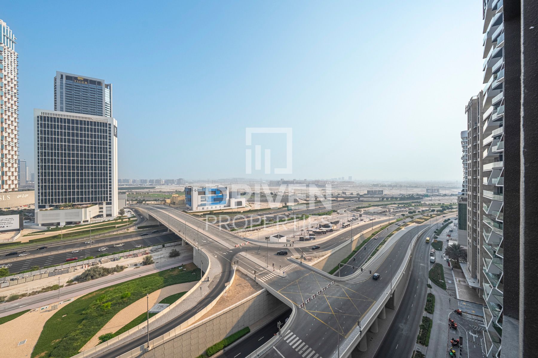 Ready to Move in Unique Layout Modern Unit