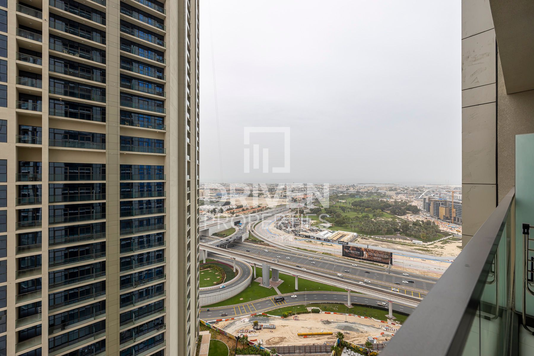 Modern Layout Elegant Unit Prime Location