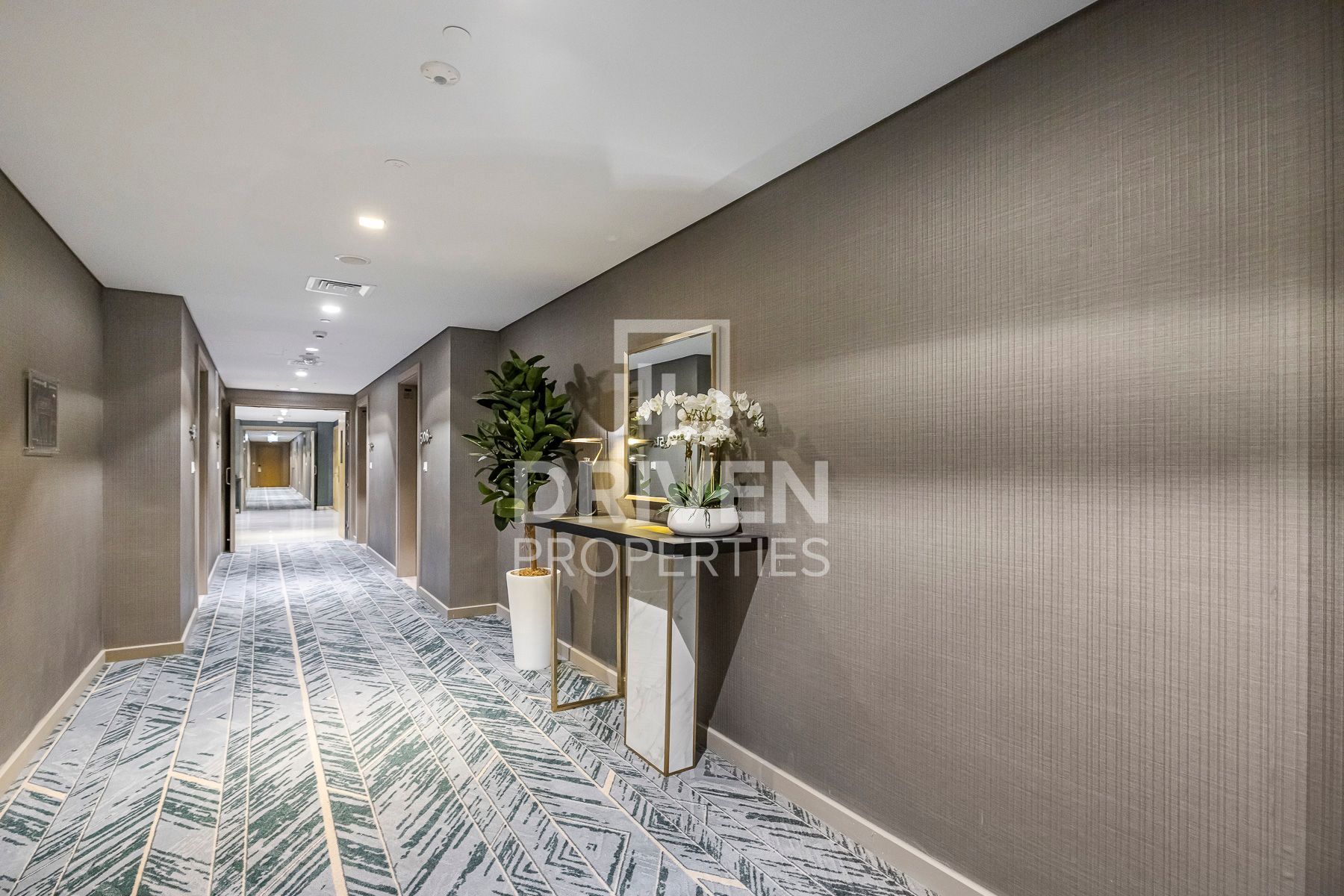 Modern Layout Elegant Unit Prime Location