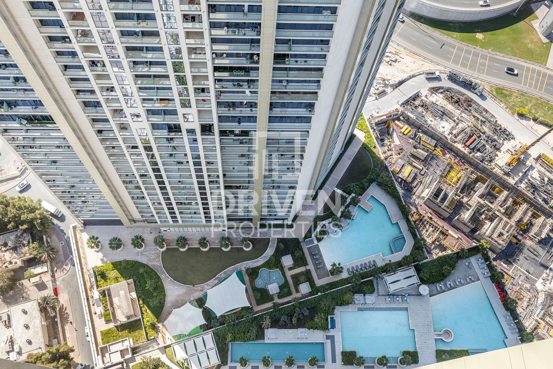 Modern Layout Elegant Unit Prime Location