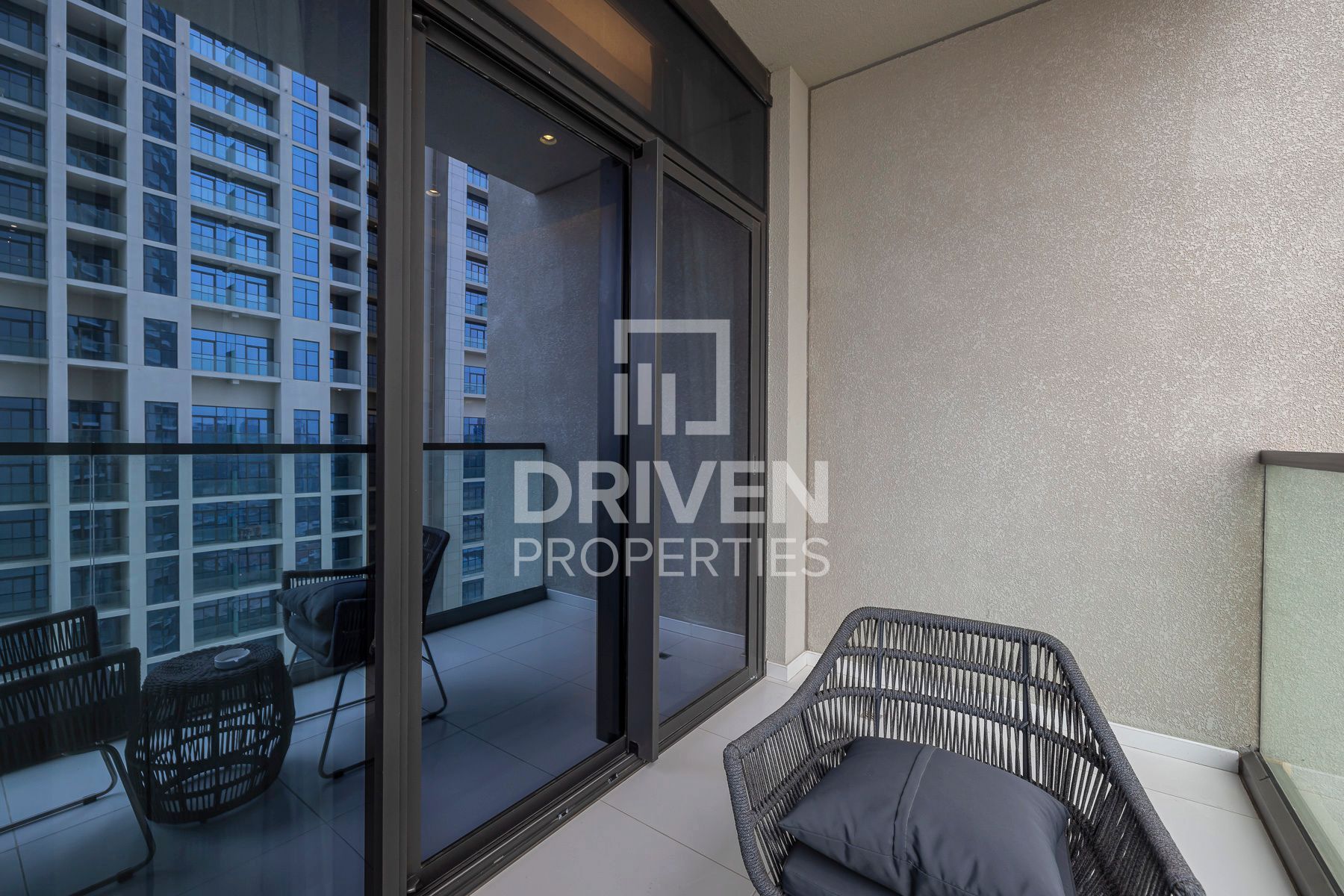 Modern Layout Elegant Unit Prime Location