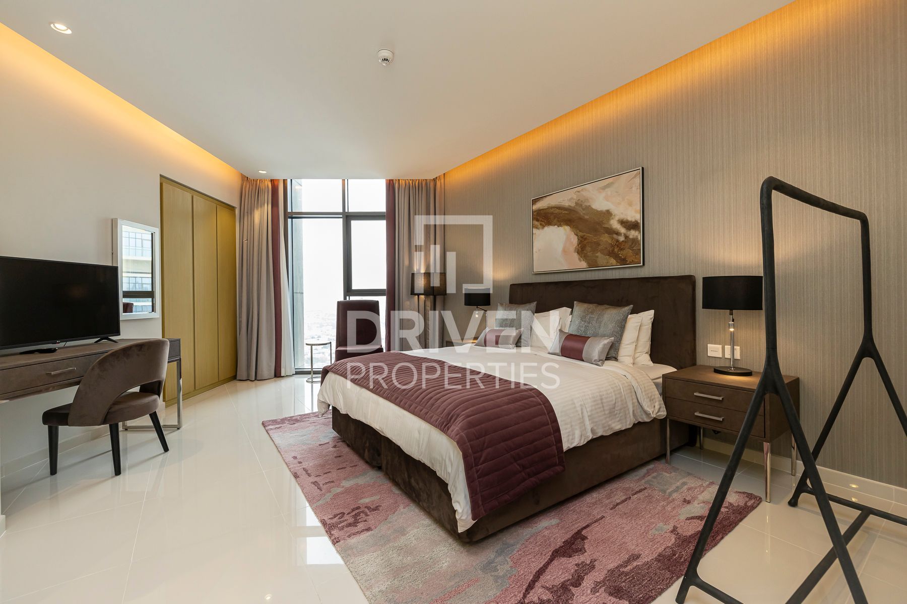 Modern Layout Elegant Unit Prime Location