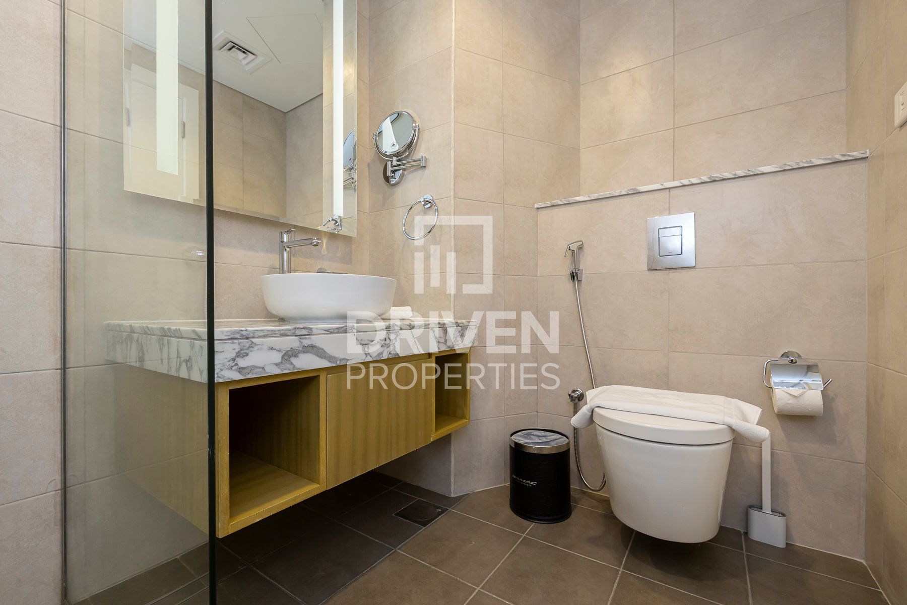 Modern Layout Elegant Unit Prime Location